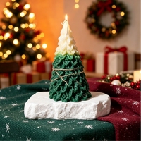 Großhandel Hochwertige Handgemachte Weihnachtsbaum-förmige Duftkerzen Einzigartige Form Heimdekoration für Feiertage Wohnraumdekoration
