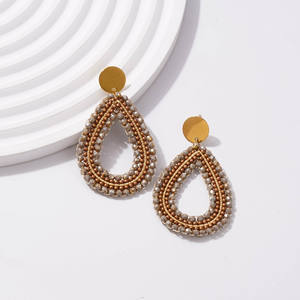 موضة جديدة عتيقة بيضاوية عالية الجودة مطرزة يدويًا بالخرز للنساء - Product Image 2