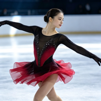 Robe de patinage artistique rouge et noire contrastée, en maille, à manches longues, avec strass en V, taille ajustée, pour la compétition et les spectacles