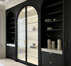 Armoire de luxe noire mate - Panneau arqué et verre dépoli, éclairage LED, zone de toilette intégrée pour un dressing moderne - Product Image 6