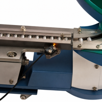 Alimentateur vibrant à godets avec moteur à rail linéaire pour le tri et l'orientation automatiques des pièces de type broche, destiné à l'automatisation des lignes d'assemblage