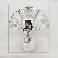 Miroir de scène rétro disco argenté fait à la main grand verre suspendu pour la fête de Noël en forme de champignon pour la cour de la maison