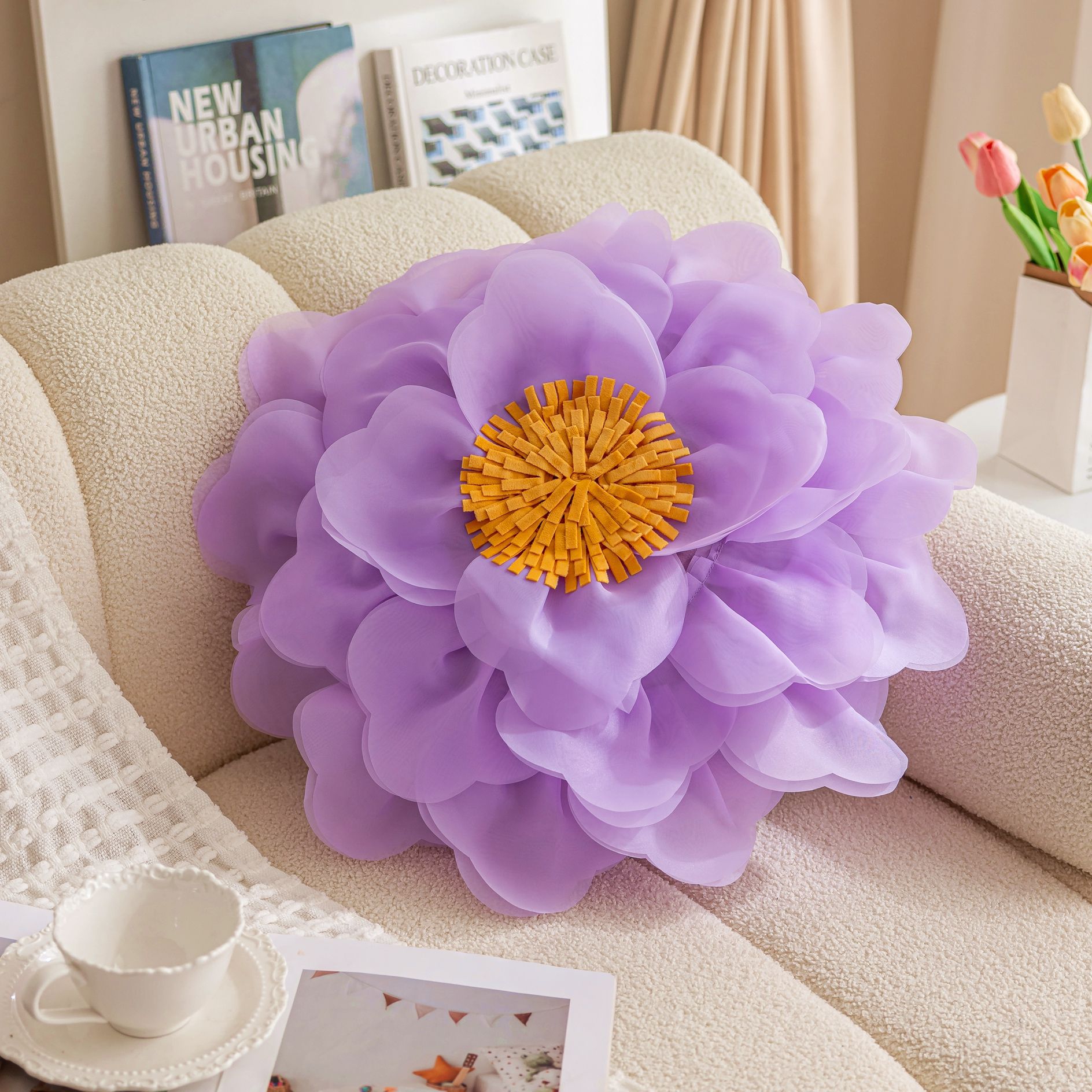 Flor de gasa violeta pálido, estambres amarillos