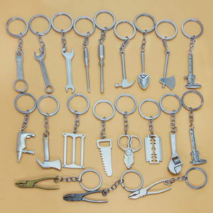 Porte-clés mini-outils de simulation transfrontalier : clé à molette, pinces, marteau – Cadeau créatif pour homme - Product Image 5