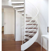 Escalier flottant moderne en acier inoxydable avec garde-corps en verre, montants ouverts, courbes rondes, escalier en arc blanc de luxe pour maison/villa
