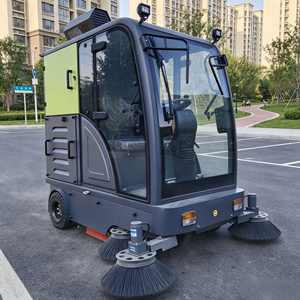 Balayeuse de voirie industrielle électrique nouvelle à quatre roues motrices, autotractée, avec batterie 150Ah et aspiration - Product Image 2