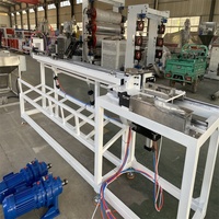 Machine de découpe servo à fonctionnement stable, compatible avec la ligne de traitement d'extrusion de profilés en plastique PP, PE, PVC