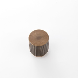 Poignée <span class=keywords><strong>de</strong></span> <span class=keywords><strong>meuble</strong></span> en laiton massif plaqué laiton antique Home Hardware Boutons <span class=keywords><strong>de</strong></span> moletage Grandes poignées <span class=keywords><strong>de</strong></span> porte - Product Image 2