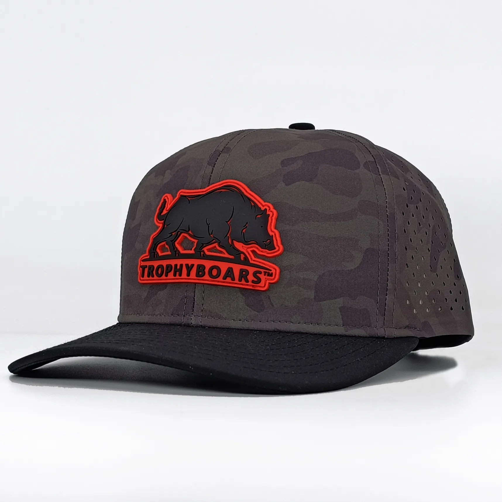 Gorra de camionero repelente al agua de 6 paneles personalizada, gorra de camionero de caza con camuflaje negro, cortado con agujero con láser, logotipo de goma de PVC, gorra de camuflaje Yupoong en blanco