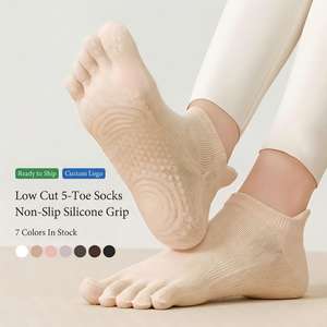 Calcetines de yoga de cinco dedos Nicecin al por mayor en stock, con cobertura completa del pie, antideslizantes y con suela de silicona, ideales para dropshipping. - Product Image 1