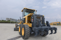 Motoniveladora con Motor Diésel OEM/ODM de China con Caja de Cambios y Bomba Cummins - Changlin PY130H para el Mercado Global