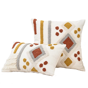 Federa Decorativa Boho con Ricamo Etnico, Cuscino in Tela di Cotone Fatto a Mano con Nappine - Product Image 1