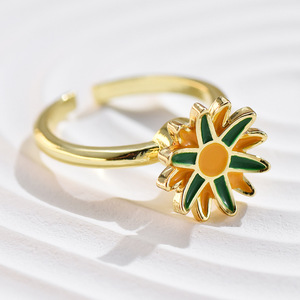 Großhandel Vergoldete Legierungs-Fidget-Spinner-Ringe Kollektion Verstellbare Angstlösende Rotierende Blumen-Stern-Schmetterlings-Ringe für Frauen - Product Image 5