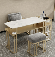 Ensemble de table à ongles moderne avec plateau en verre, banc de manucure en métal doré, mobilier de salon