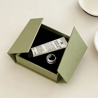 Coffret à bijoux avec logo personnalisé OEM offre spéciale coffret magnétique bague collier gaufrage feuille d'or estampage impression revêtement UV disparu