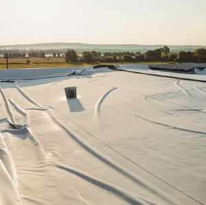 Geomembrana HDPE para proyectos de construcción para sistemas de riego, instalación rápida y reutilizable - Product Image 1