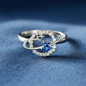 Anello con Cristallo a Forma di Pianeta per Donne, Accessorio Minimalista Celestiale per Uso Quotidiano - Product Image 1