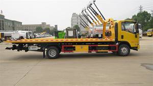 Camion <span class=keywords><strong>de</strong></span> dépanneuse <span class=keywords><strong>de</strong></span> plate-forme Isuzu 4*2 <span class=keywords><strong>de</strong></span> haute qualité nouveau transporteur <span class=keywords><strong>de</strong></span> Transport à atterrissage complet manuel Diesel pour ramassage <span class=keywords><strong>de</strong></span> <span class=keywords><strong>voiture</strong></span> cassée à vendre - Product Image 4