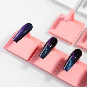 Base de Plástico Blanca y Rosa para Práctica de Arte de Uñas, Almacenamiento de Uñas Largas con Purpurina, para la Creación y Fijación de Puntas de Uñas - Product Image 2