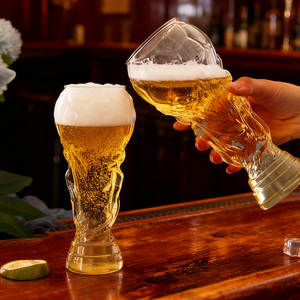 Vaso de cerveza con forma de trofeo de fútbol, vaso de pinta con diseño novedoso esmerilado para beber en fiestas - Product Image 3