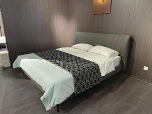 Grand lit en cuir véritable de rangement minimaliste moderne avec éclairage intelligent Nouveau lit rembourré doux pour la chambre principale - Product Image 3