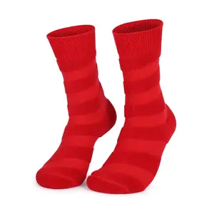 Calcetines deportivos de algodón para hombre, calcetín rojo personalizado de alta calidad, venta al por mayor, nuevo diseño