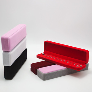 Siete opciones de color para el logotipo personalizado de terciopelo. Caja de regalo de exhibición y almacenamiento de collar de joyería de tela larga. - Product Image 6