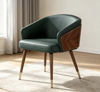 Chaise en bois moderne et confortable avec dossier en cuir, design doux pour salon, chambre, appartement, villa