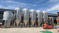 Fermenteur conique CARRY 3000L avec chemise de refroidissement, trappe latérale et système de contrôle de pression