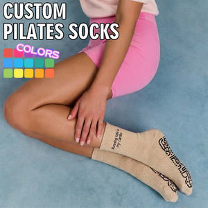 Chaussettes de sport antidérapantes BiLu personnalisées pour le Pilates, la barre, le yoga et les centres de fitness – Chaussettes d'entraînement OEM en gros pour femmes - Product Image 1
