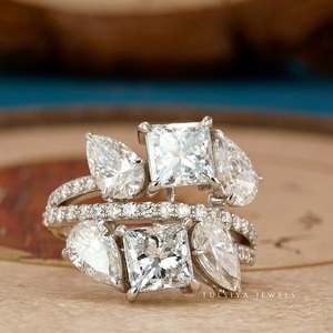 Elegante Anillo de Diamantes de Joyería Fina con Corte Cojín en el Centro y Artesanía Refinada para Regalo de Aniversario - Product Image 1