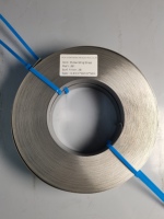 Kit de fixation en acier inoxydable avec boucles et outil pour l'installation de câbles et de tuyaux sur poteaux