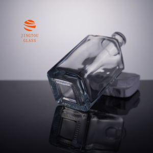 Botellas de Vino Cuadradas de Vidrio Transparente Personalizables de 500 ml y 700 ml, Aptas para Whisky, <span class=keywords><strong>Vodka</strong></span> y Brandy - Product Image 4