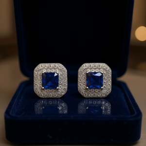 E1051 Orecchini a perno blu zaffiro da donna, gioielli classici geometrici con cristalli e montatura a griffe - Product Image 2