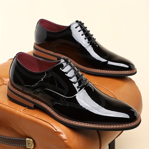 รองเท้าหนังทรงบรอกสไตล์อังกฤษแบบมันเงา ไซส์พลัส ปี 2026 สำหรับผู้ชาย รองเท้าทางการ - Product Image 1