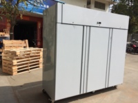 Gn2/1 Réfrigérateur en acier inoxydable 3 portes Service alimentaire Réfrigérateur et congélateur verticaux industriels