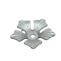 Grille de fenêtre décorative en fer forgé, fleurs en acier, feuilles estampées