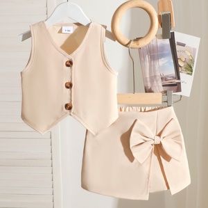 Completo Estivo 2026 per Bambina: Gilet Beige, Gonna con Fiocco e Pantaloncini - Set Carino 2 Pezzi - Product Image 1