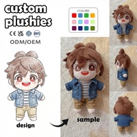 Jouets en peluche personnalisés : Poupées et animaux en peluche sur mesure, y compris des personnages cochonnes en jean, pour restaurants à thème western