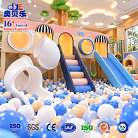 Aire de jeux intérieure pour enfants, équipement de glisse souple pour garderies, parcs d'attractions et centres commerciaux, adapté aux grandes et petites surfaces