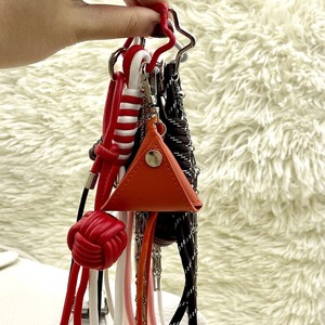 Llavero Original de Acero Inoxidable con Colgante Triangular para Bolso, Bolsa de Malla para Lápiz Labial, y Exquisito Regalo Coreano para Chicas - Product Image 3