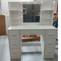 Table de maquillage en bois personnalisée OEM/ODM avec miroir, éclairage réglable et prise de courant
