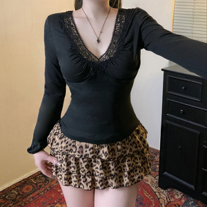 Elegant Black Lace <b>Patchwork</b> V Neck Ruched Bust Lantern Sleeve <b>Top</b> Women Versatile Slim Fit Flattering <b>Top</b> - Product Image 5