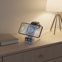 Universele 5-in-1 magnetische oplaadstandaard met digitale wekker en 15W draadloos opladen voor smartphones en horloges