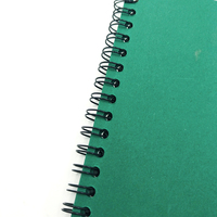Logotipo personalizado Kraft precio barato encuadernación en espiral de negocios nota personalizada con enchufe de la pluma cuaderno para estudiantes fabricante