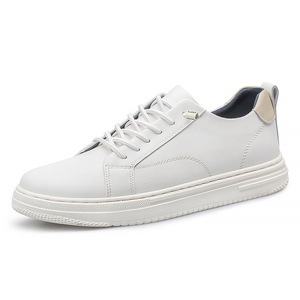 Chaussures décontractées pour hommes en cuir de vachette respirant à petits trous, nouvelle collection automne, légères, couleur unie blanche, doublure en microfibre - Product Image 1