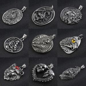 Collier Pendentif Animaux en Acier Inoxydable, Bijoux Religieux Cercle, Style Punk, Amulettes et Talismans Cool pour Hommes - Product Image 1