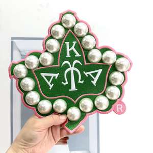 特注手作り3D真珠アイビーシールド刺繍パッチに縫い付けられた鉄にパッチソロリティピンクとグリーンダイパッチジャケット帽子用 - Product Image 1