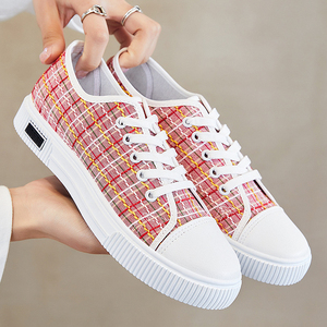 XRH Vente en gros Chaussures en toile vulcanisée à logo personnalisé à carreaux roses pour la Saint-Valentin Chaussures de sport en toile à lacets pour unisexe femmes hommes - Product Image 1