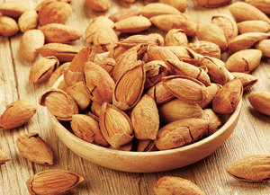 Almendras Orgánicas Premium de California |   Frutos Secos Enteros Tostados Sin OGM al por Mayor para Hornear y Comer - Product Image 4